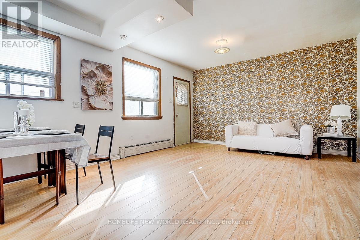 1263 Davenport Road, Toronto, Ontario  M6H 2H2 - Photo 12 - W12489326