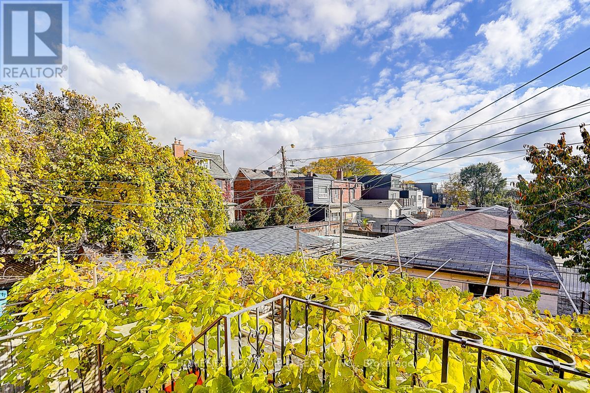 1263 Davenport Road, Toronto, Ontario  M6H 2H2 - Photo 13 - W12489326