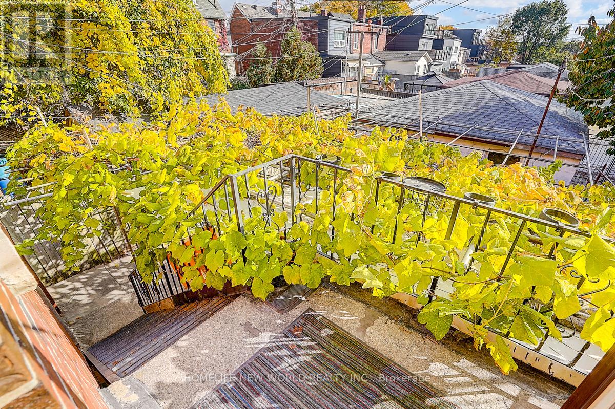 1263 Davenport Road, Toronto, Ontario  M6H 2H2 - Photo 14 - W12489326