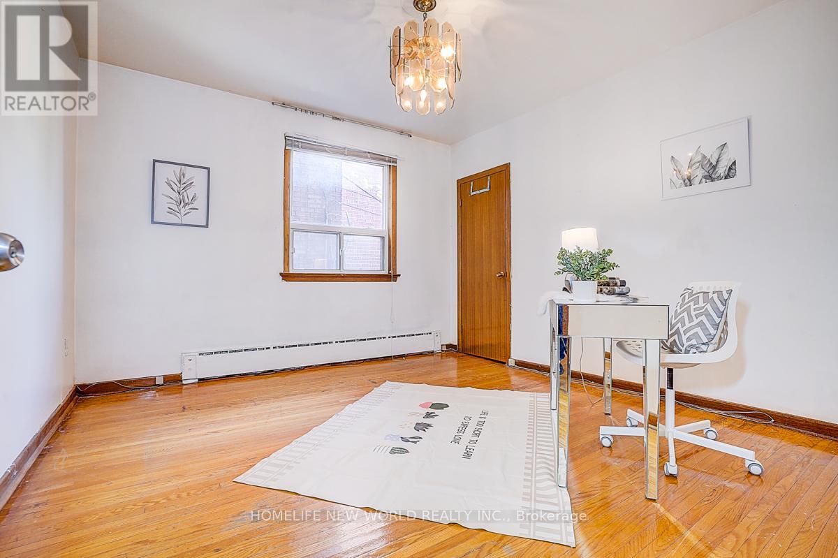 1263 Davenport Road, Toronto, Ontario  M6H 2H2 - Photo 15 - W12489326