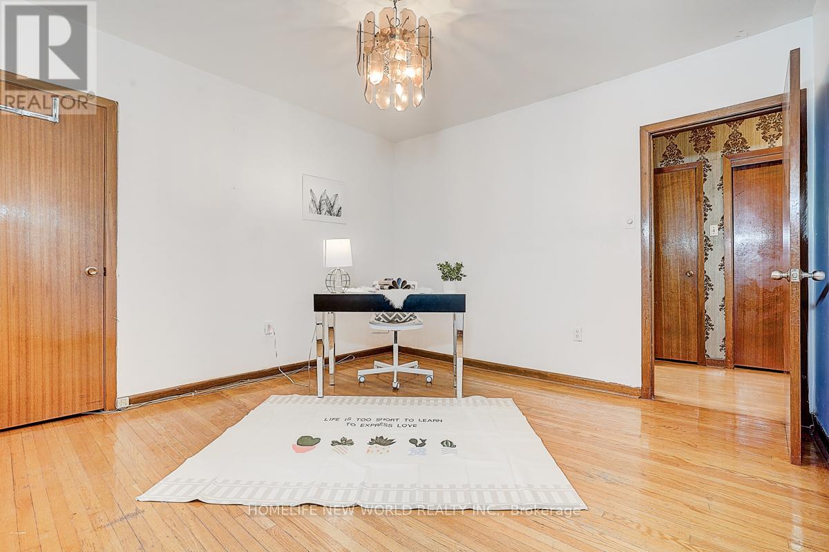 1263 Davenport Road, Toronto, Ontario  M6H 2H2 - Photo 16 - W12489326