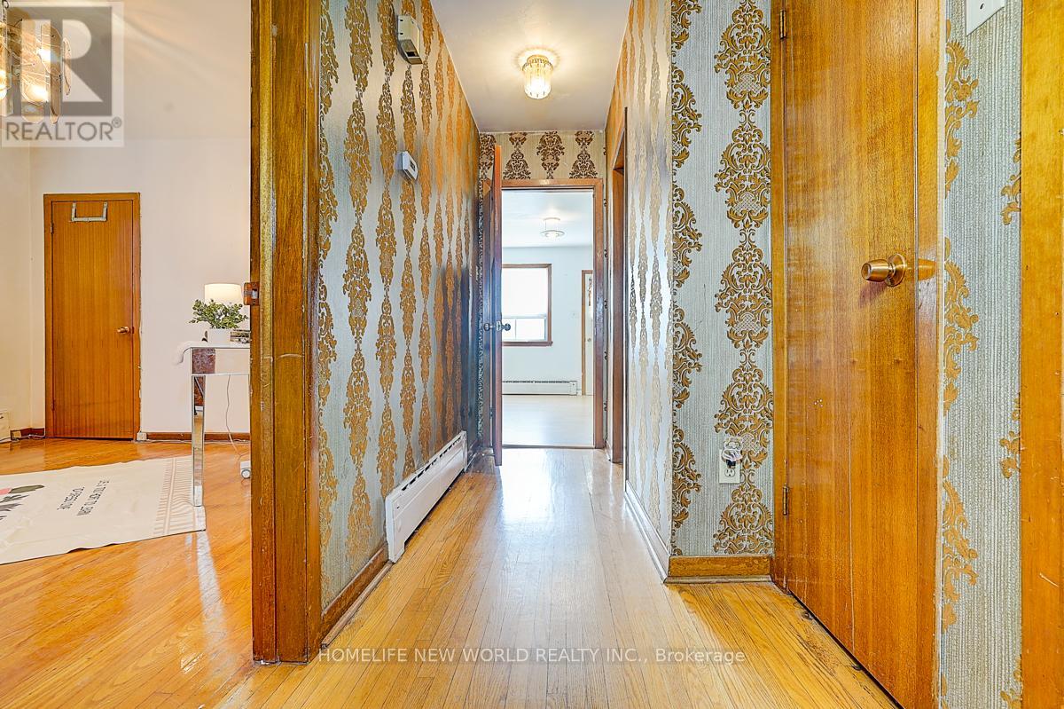 1263 Davenport Road, Toronto, Ontario  M6H 2H2 - Photo 20 - W12489326