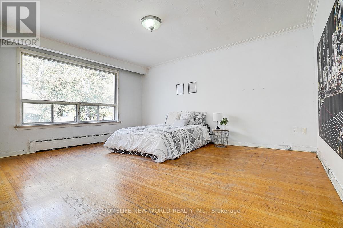 1263 Davenport Road, Toronto, Ontario  M6H 2H2 - Photo 22 - W12489326