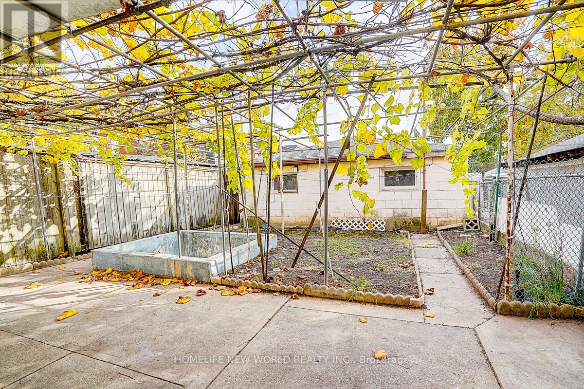 1263 Davenport Road, Toronto, Ontario  M6H 2H2 - Photo 42 - W12489326