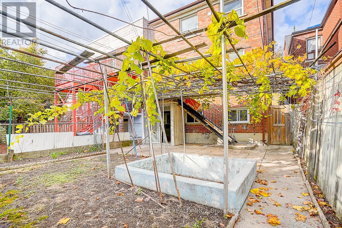 1263 Davenport Road, Toronto, Ontario  M6H 2H2 - Photo 44 - W12489326