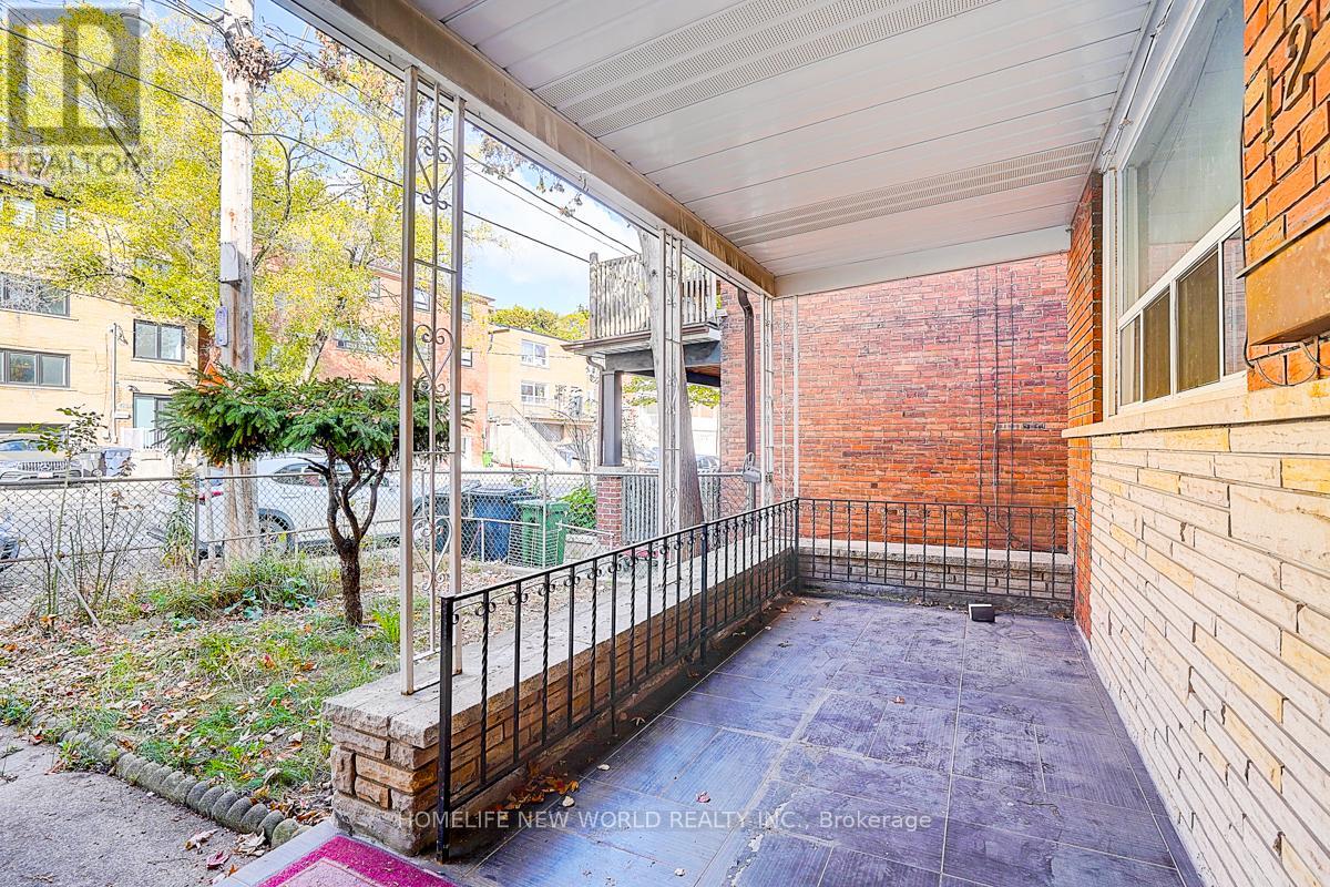 1263 Davenport Road, Toronto, Ontario  M6H 2H2 - Photo 5 - W12489326