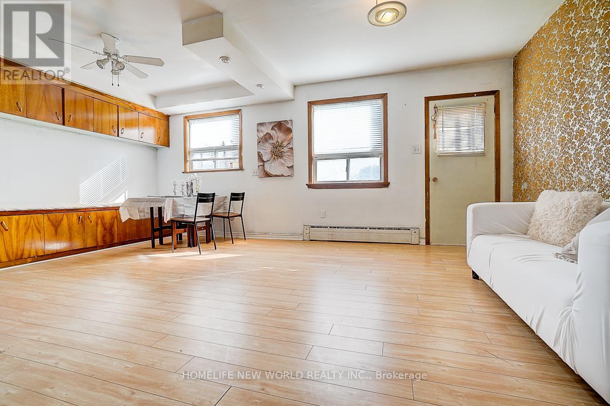 1263 Davenport Road, Toronto, Ontario  M6H 2H2 - Photo 6 - W12489326