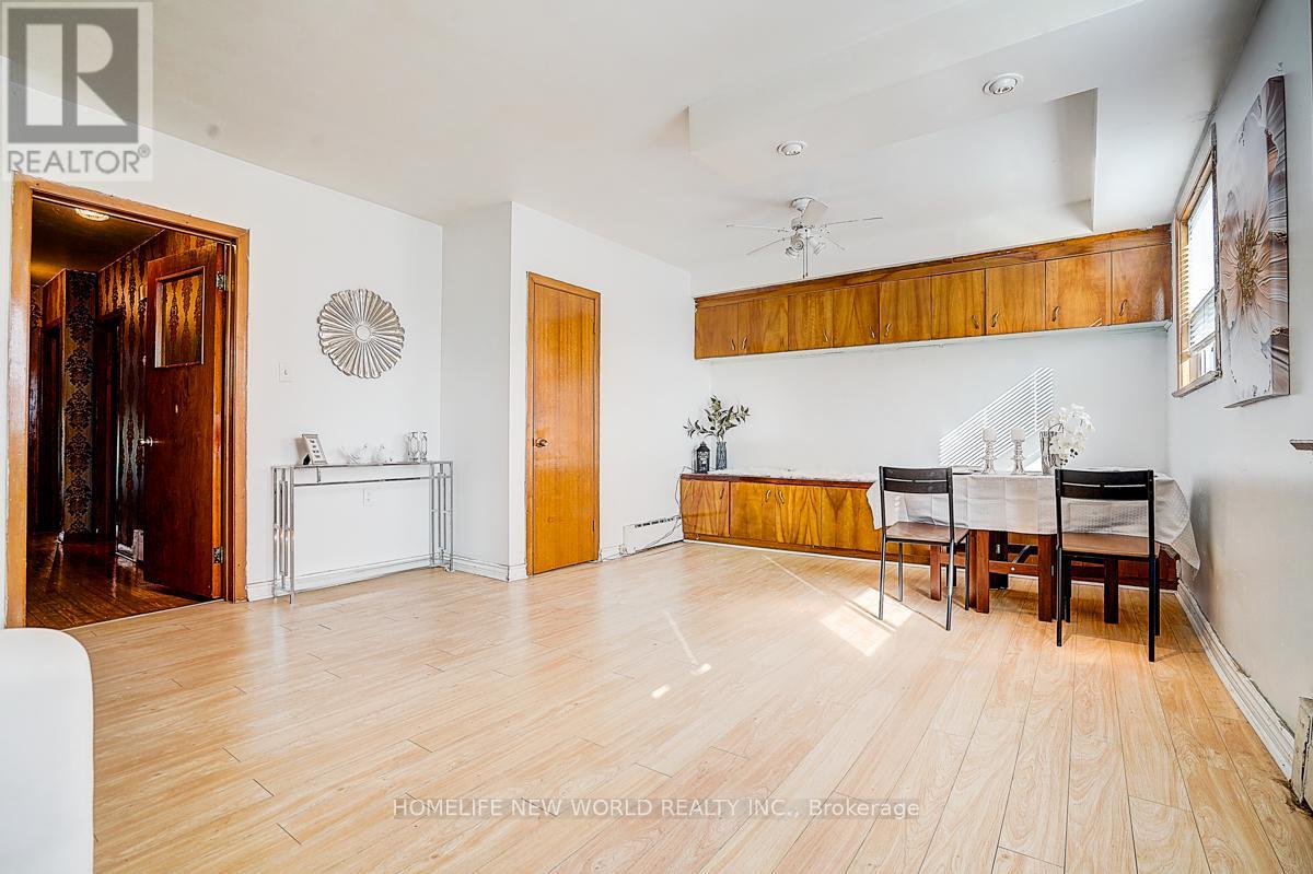 1263 Davenport Road, Toronto, Ontario  M6H 2H2 - Photo 8 - W12489326