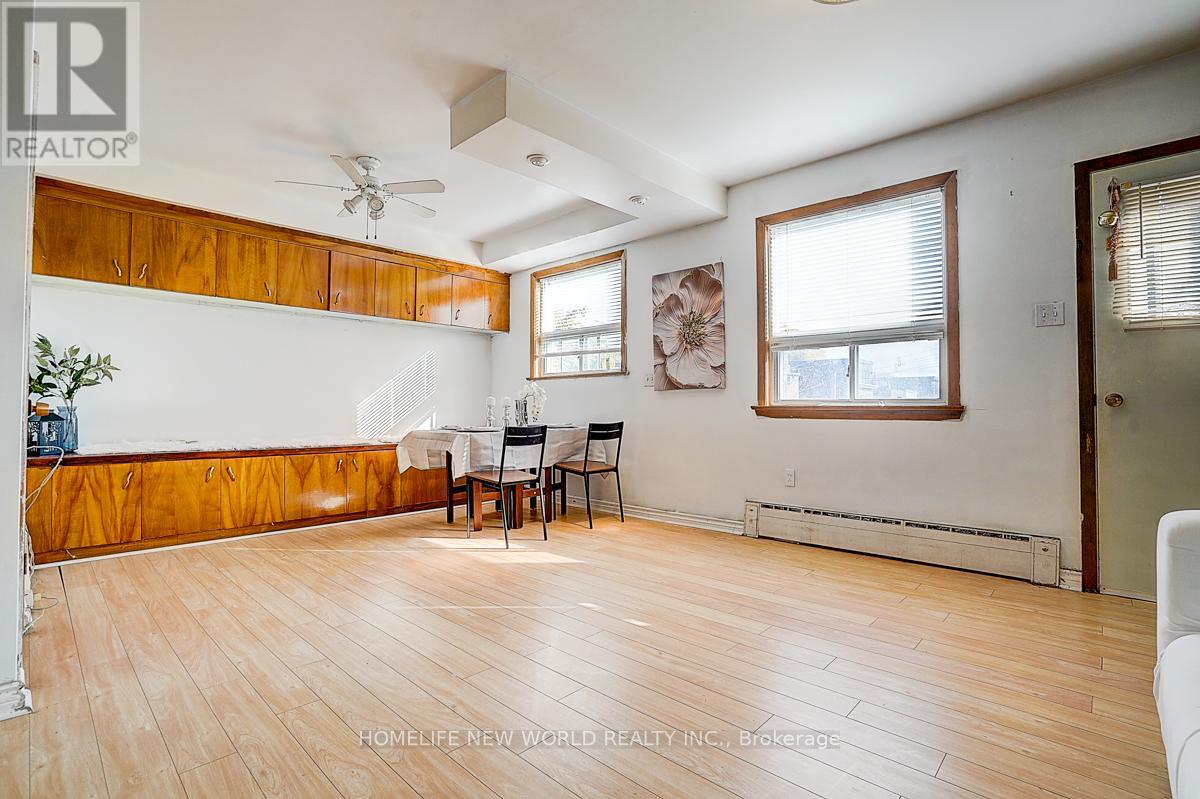 1263 Davenport Road, Toronto, Ontario  M6H 2H2 - Photo 9 - W12489326