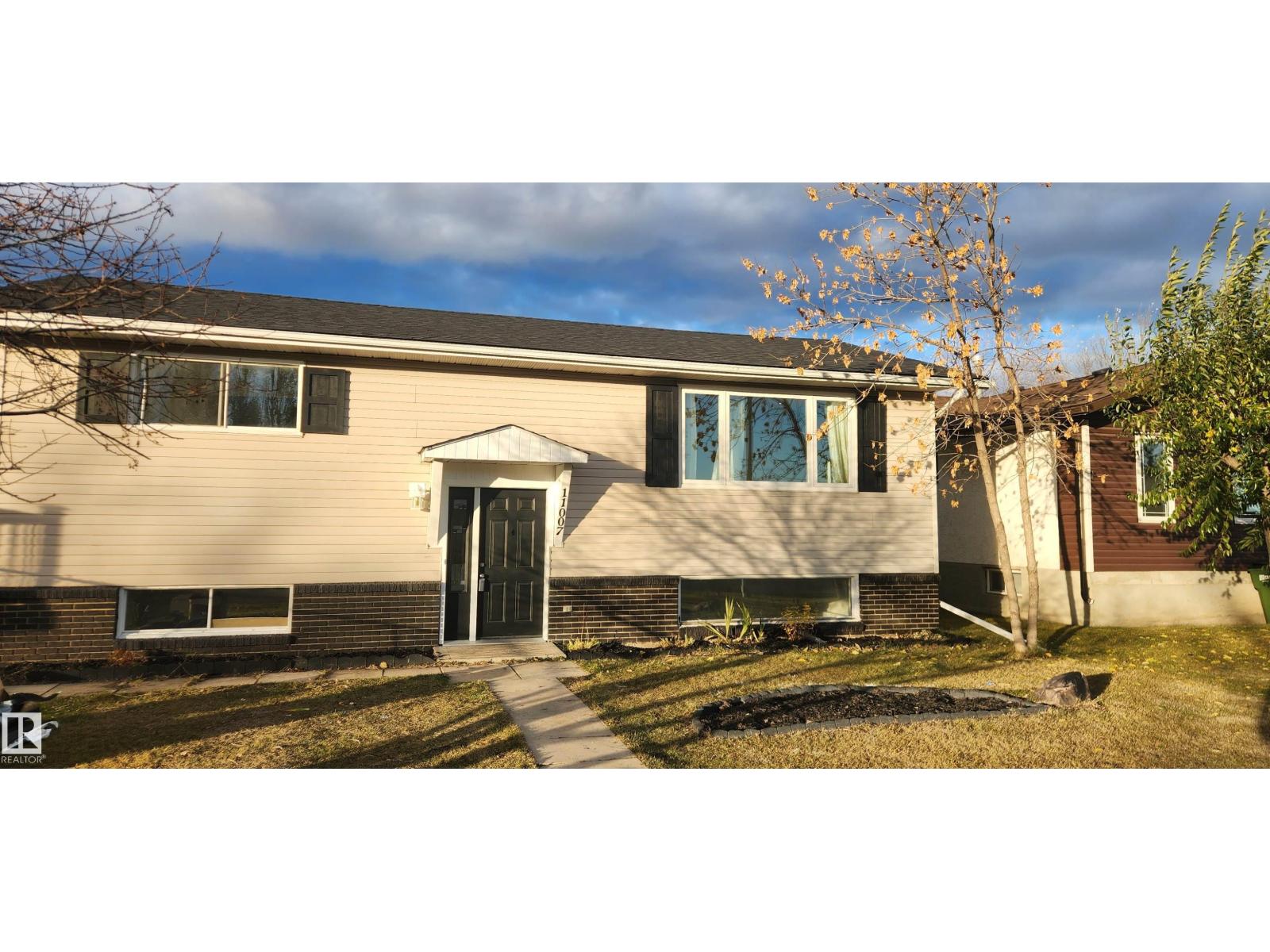 11007 105 ST, Westlock, Alberta