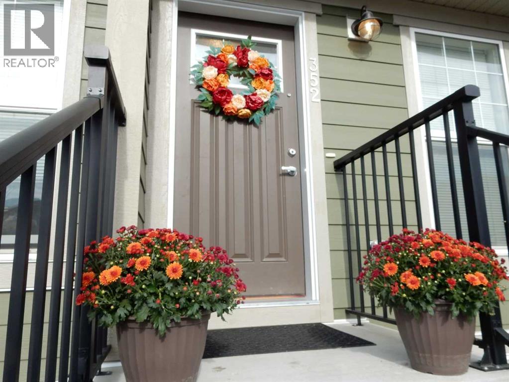 352 Cranbrook Square Se, Calgary, Alberta  T3M 3K8 - Photo 3 - A2261039