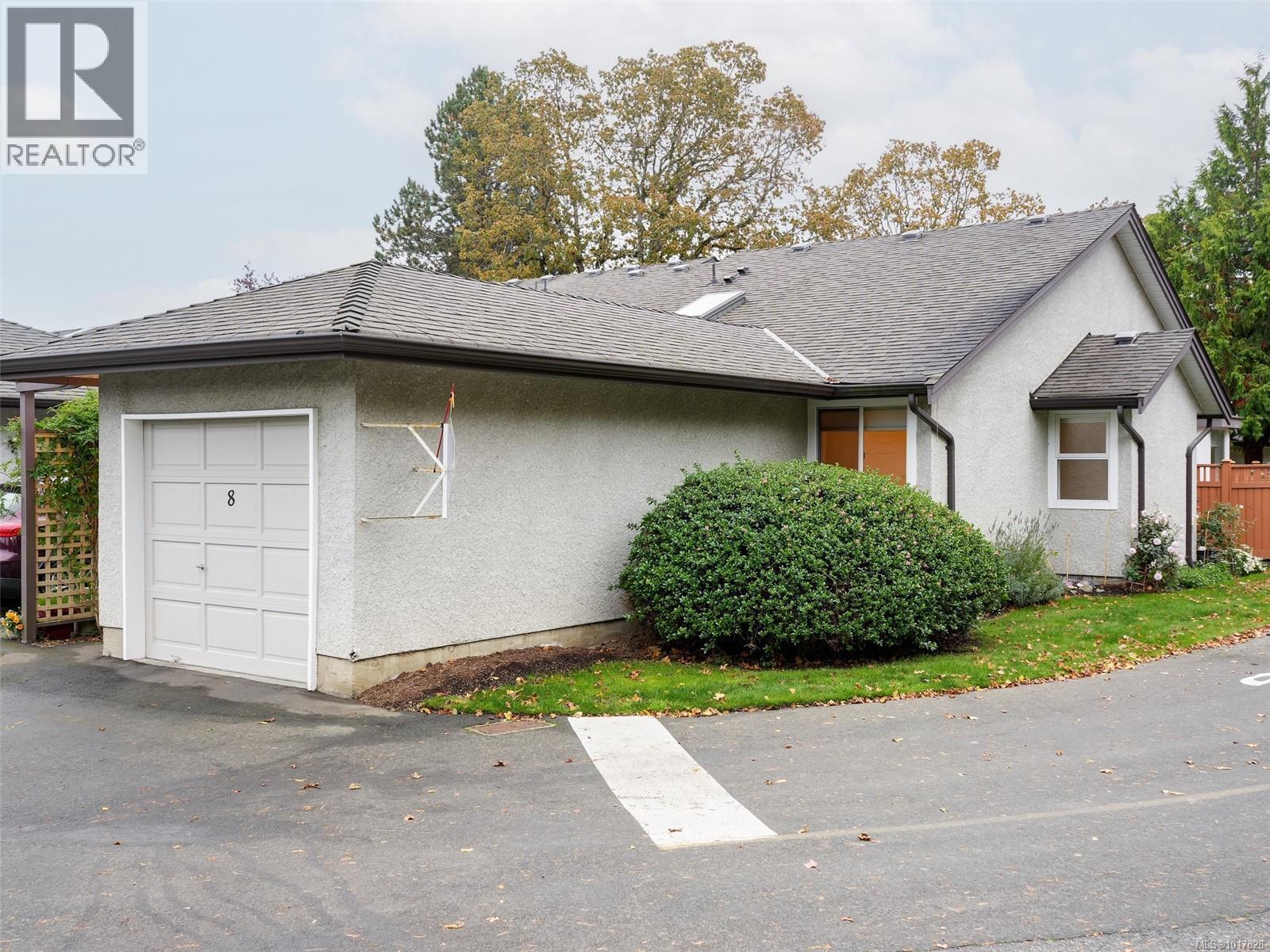 8 2070 Amelia Ave, Sidney, British Columbia