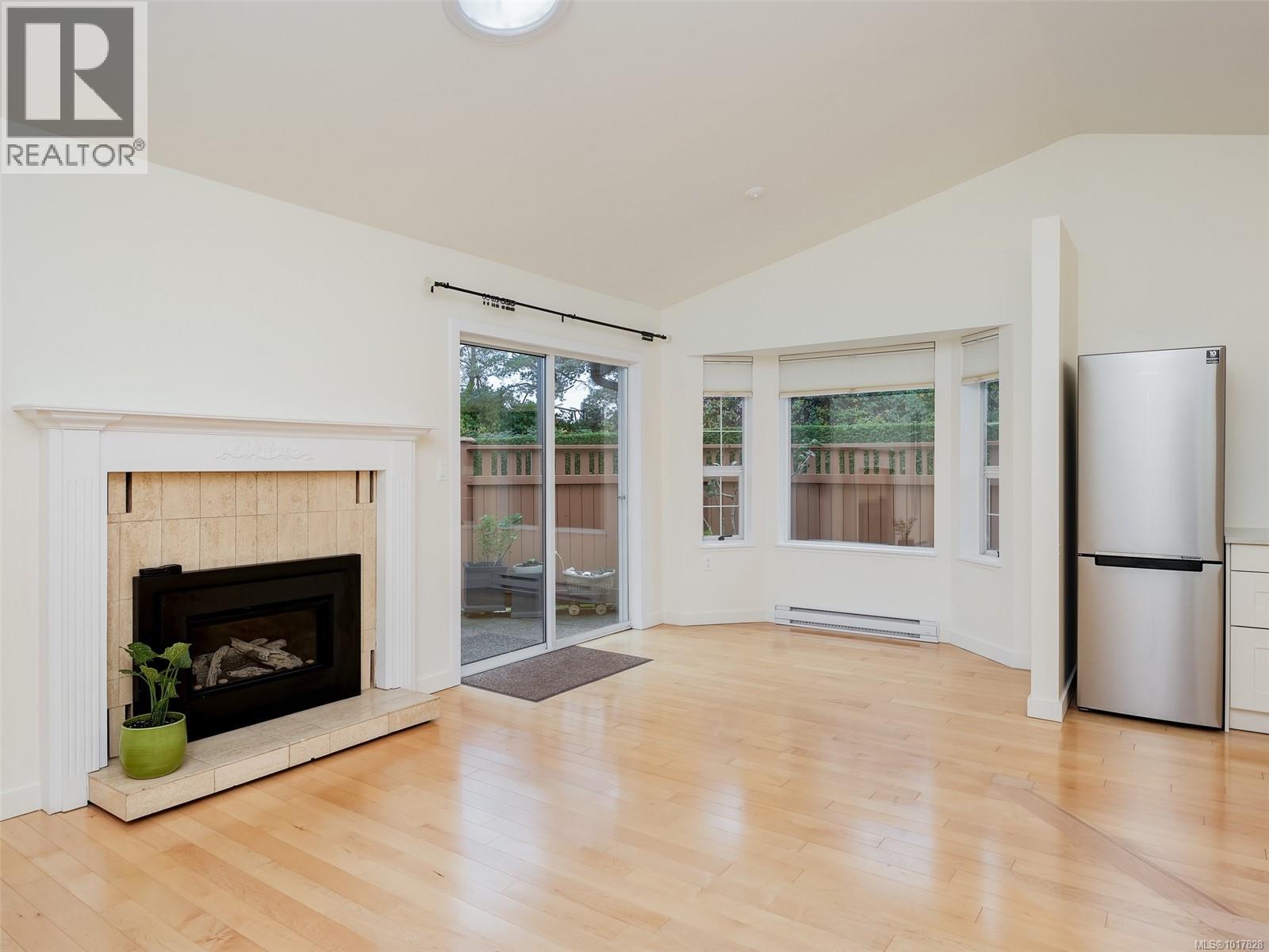 8 2070 Amelia Ave, Sidney, British Columbia  V8L 4X6 - Photo 10 - 1017828