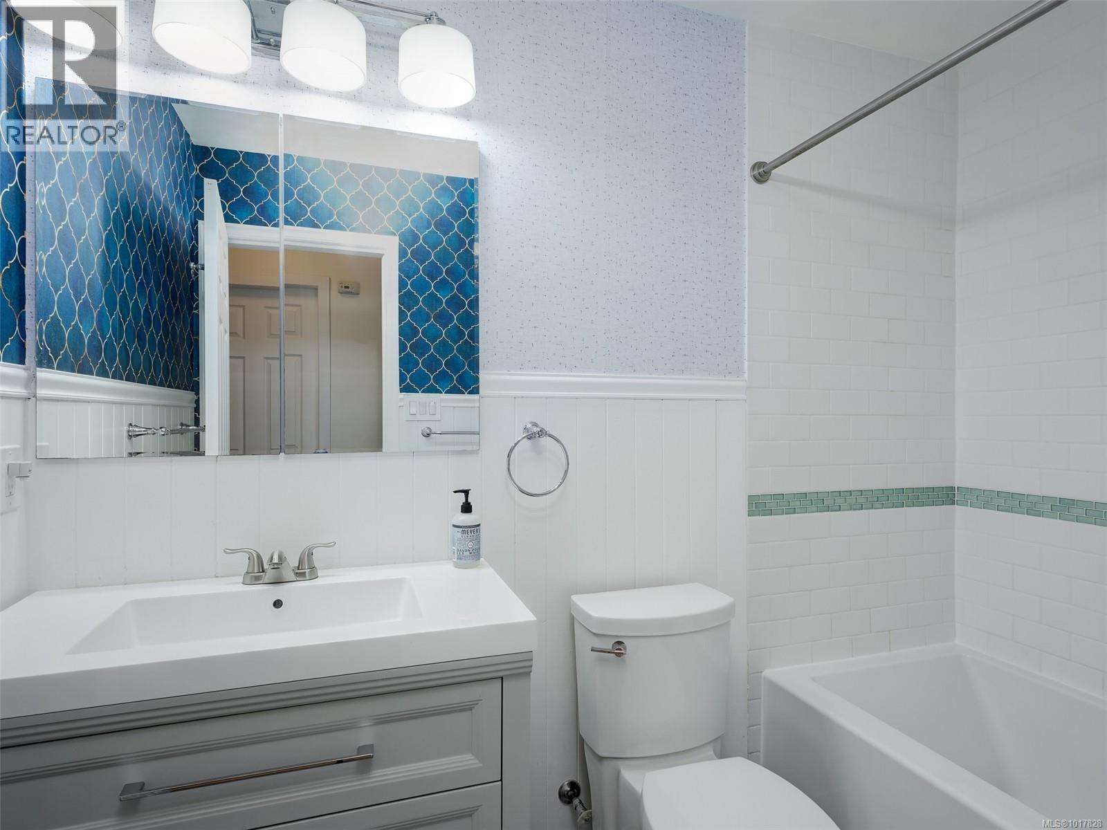 8 2070 Amelia Ave, Sidney, British Columbia  V8L 4X6 - Photo 16 - 1017828