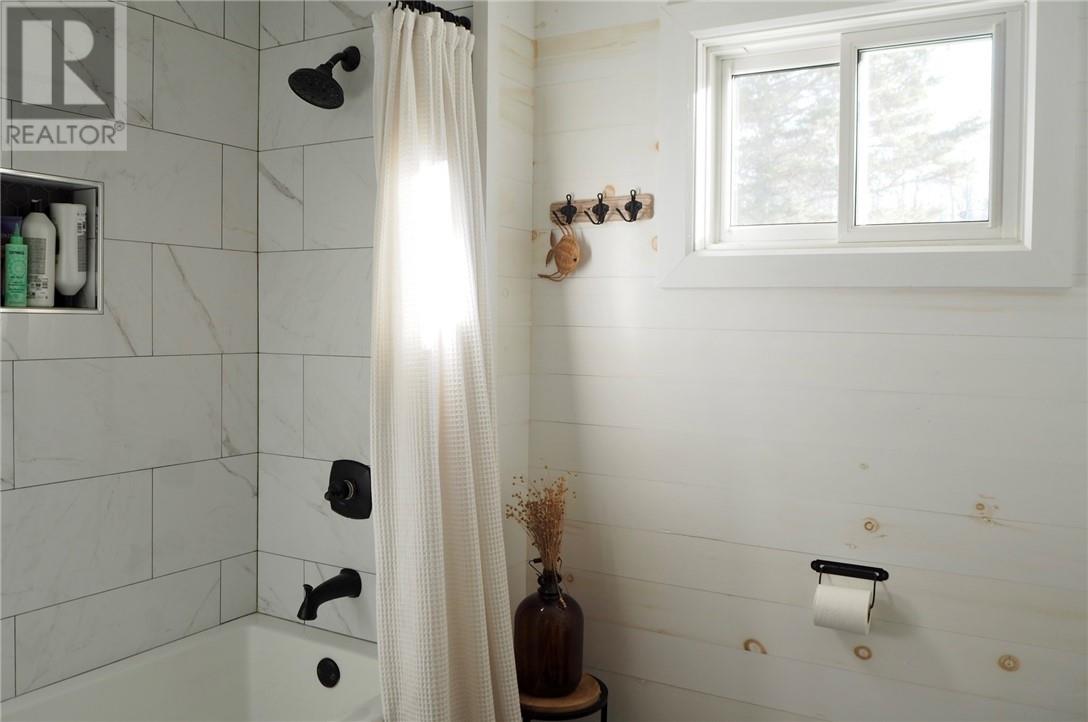 29 Noble, Killarney, Ontario  P0M 2A0 - Photo 19 - 2125431