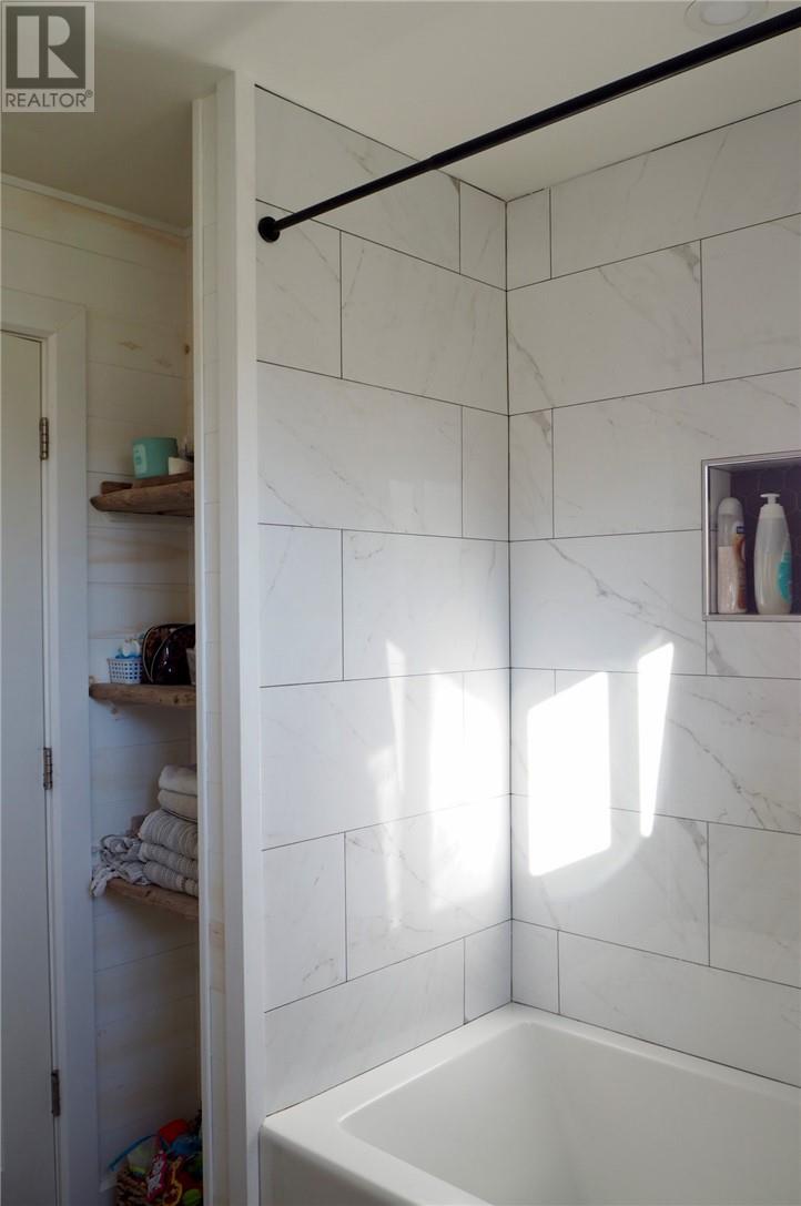 29 Noble, Killarney, Ontario  P0M 2A0 - Photo 21 - 2125431