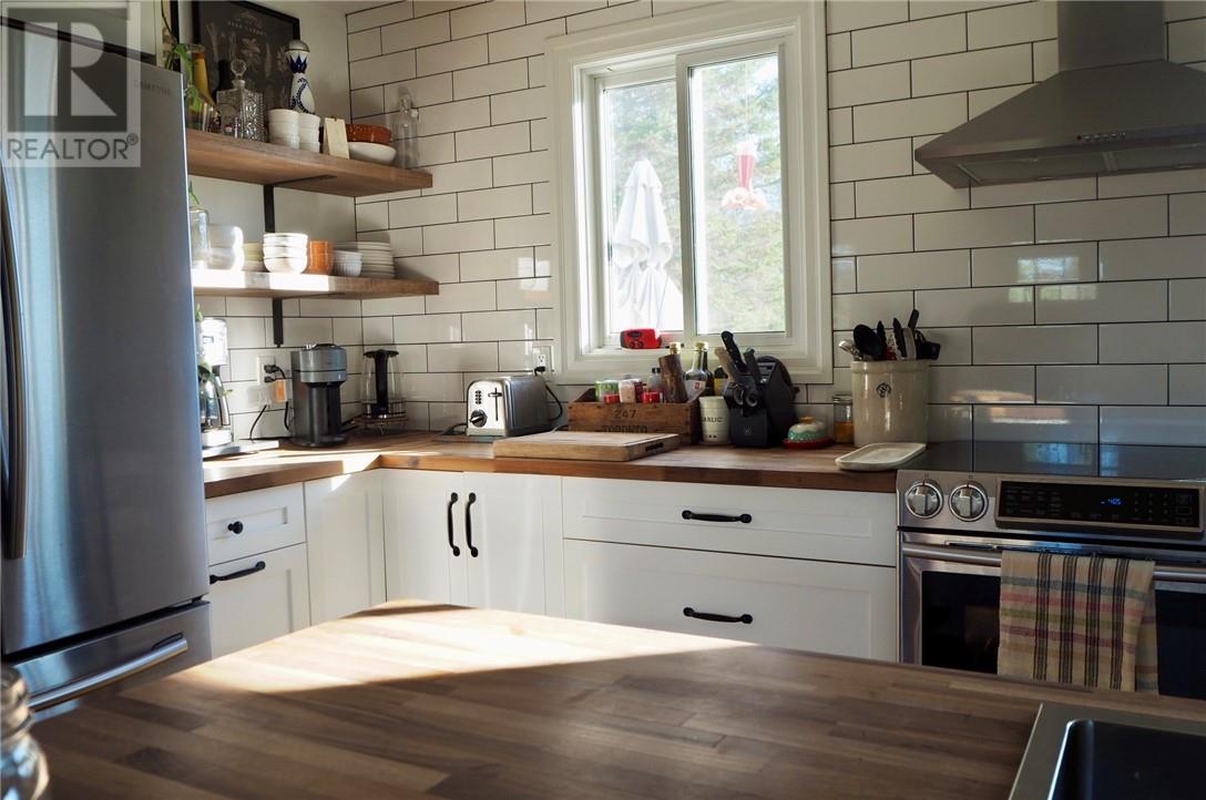 29 Noble, Killarney, Ontario  P0M 2A0 - Photo 3 - 2125431