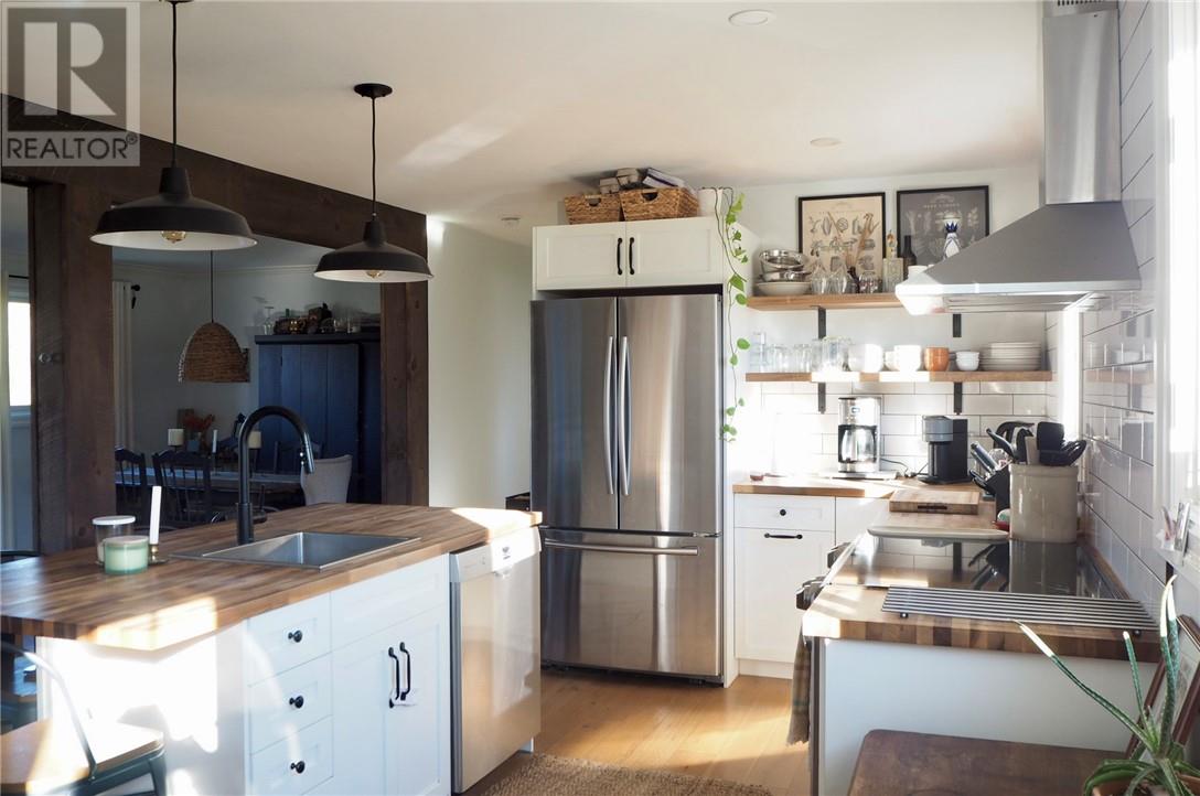 29 Noble, Killarney, Ontario  P0M 2A0 - Photo 4 - 2125431