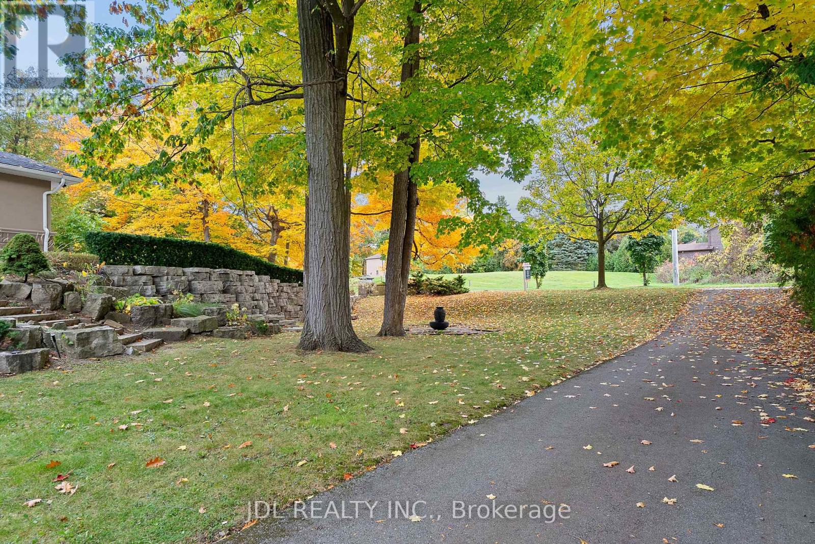 1859 Lincoln Green Close, Mississauga, Ontario  L5K 1C4 - Photo 23 - W12485007