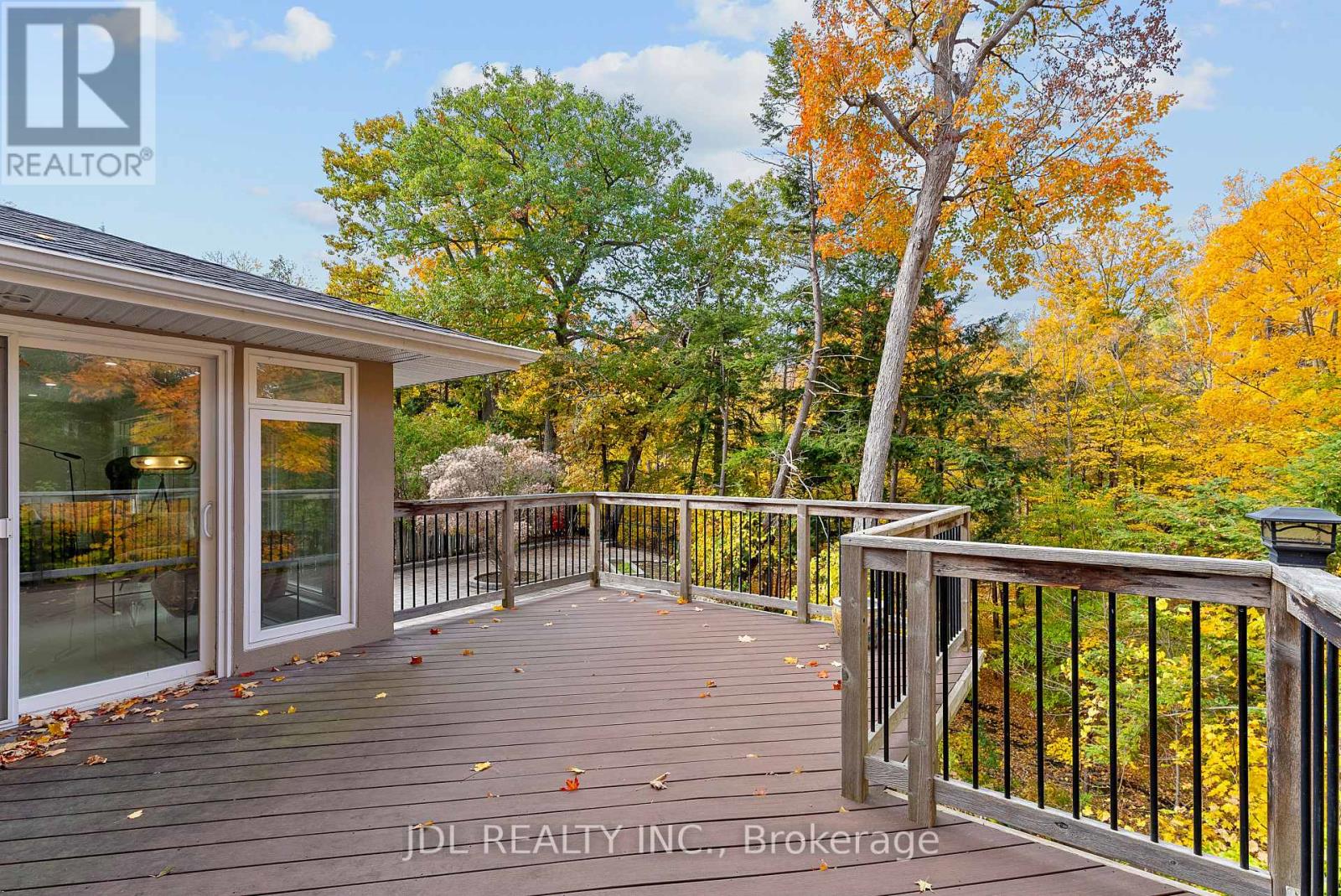 1859 Lincoln Green Close, Mississauga, Ontario  L5K 1C4 - Photo 8 - W12485007