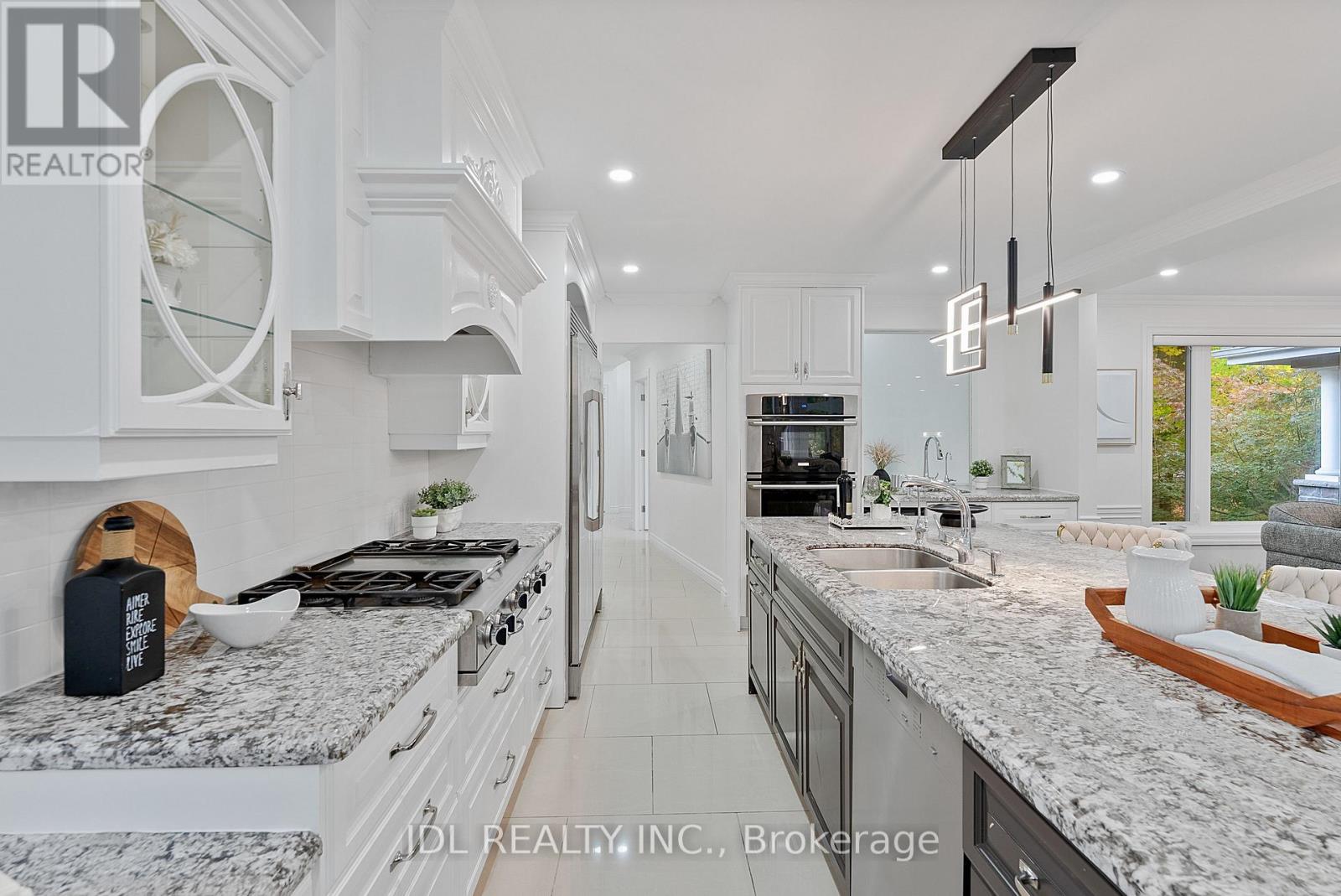 1859 Lincoln Green Close, Mississauga, Ontario  L5K 1C4 - Photo 16 - W12485007