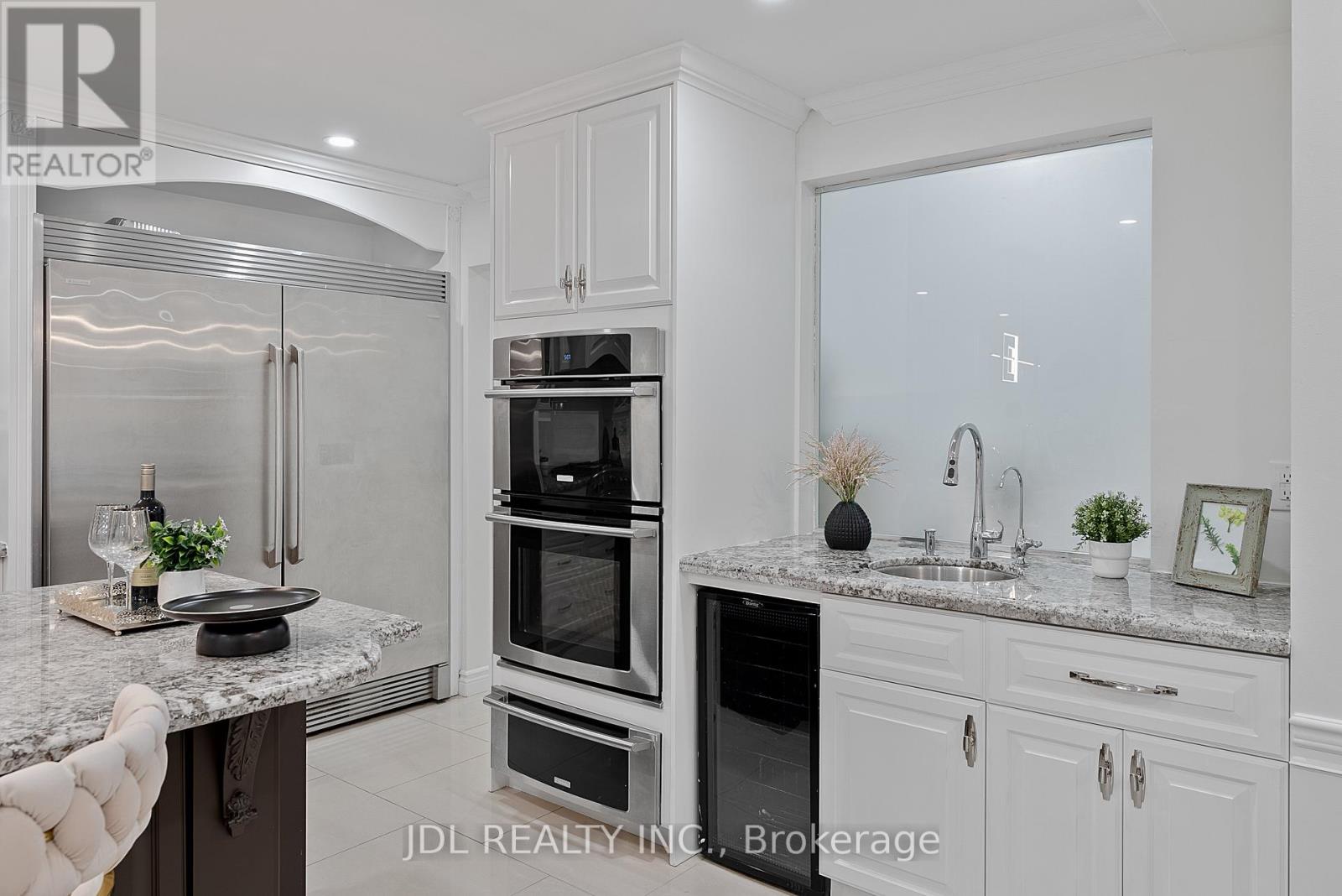 1859 Lincoln Green Close, Mississauga, Ontario  L5K 1C4 - Photo 17 - W12485007