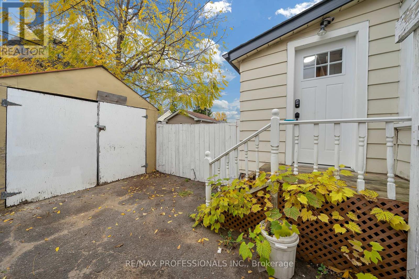 38 Nickle Street, Toronto (Mount Dennis), Ontario  M6M 2H6 - Photo 27 - W12487948