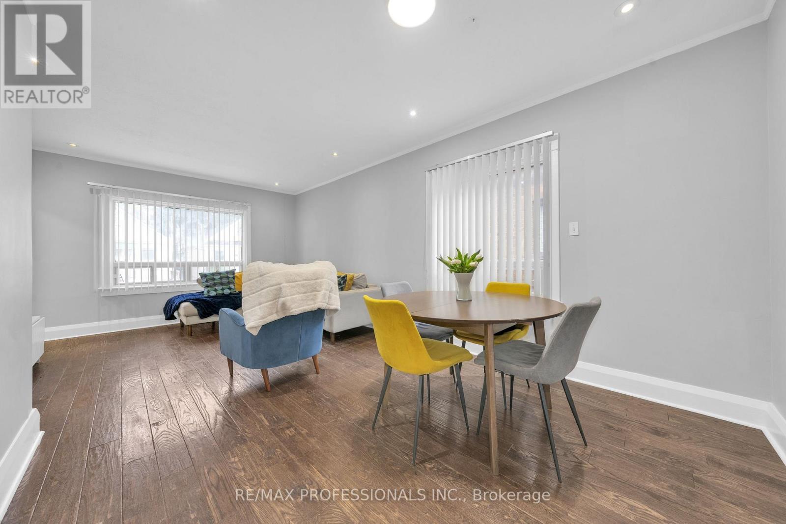 38 Nickle Street, Toronto (Mount Dennis), Ontario  M6M 2H6 - Photo 9 - W12487948