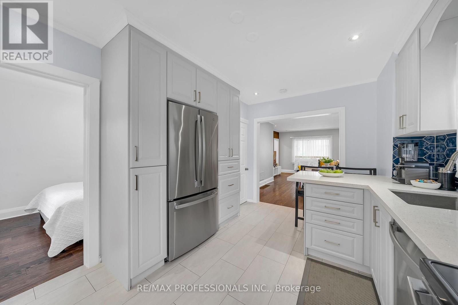 38 Nickle Street, Toronto (Mount Dennis), Ontario  M6M 2H6 - Photo 28 - W12487948