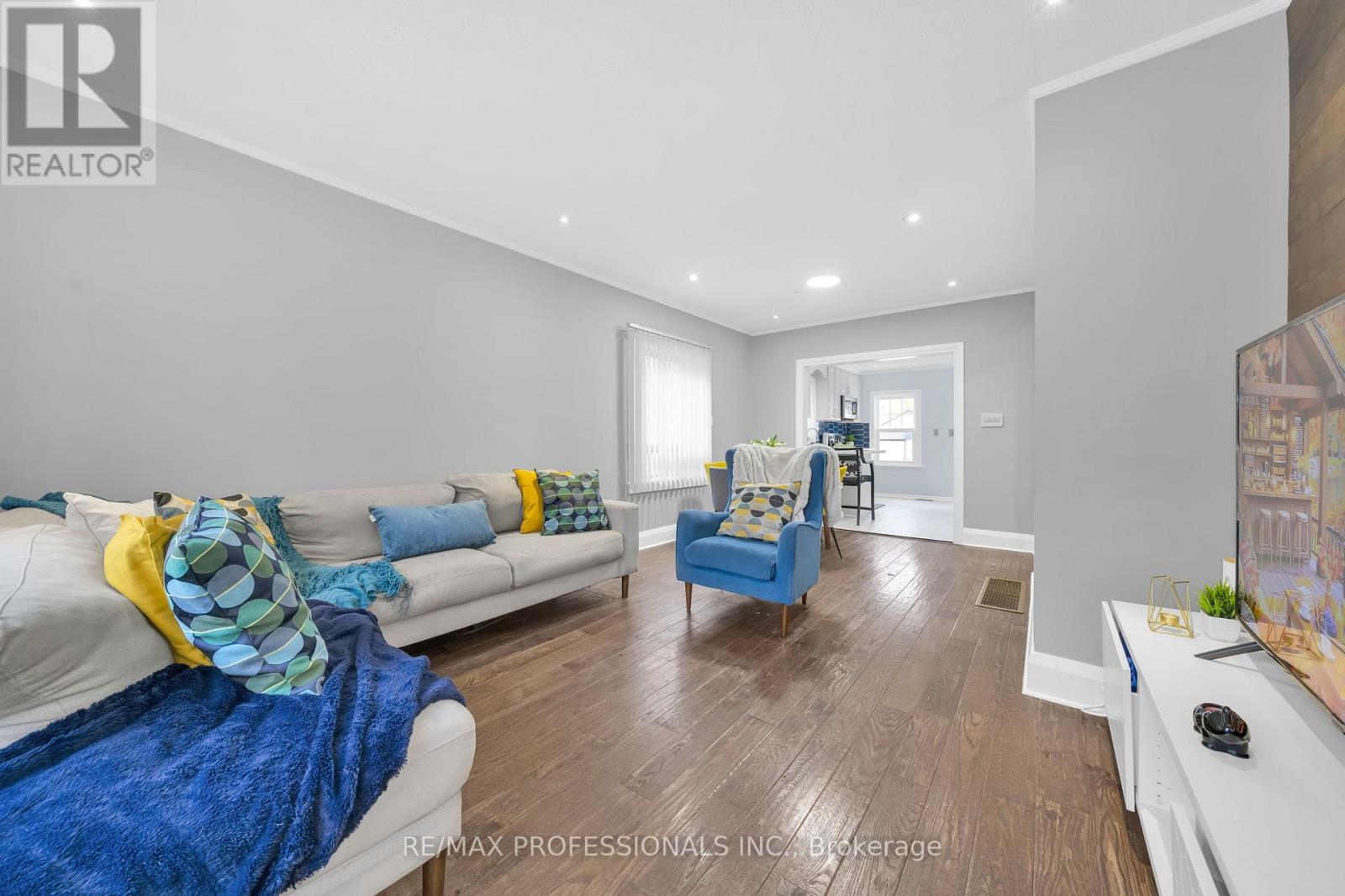 38 Nickle Street, Toronto (Mount Dennis), Ontario  M6M 2H6 - Photo 31 - W12487948