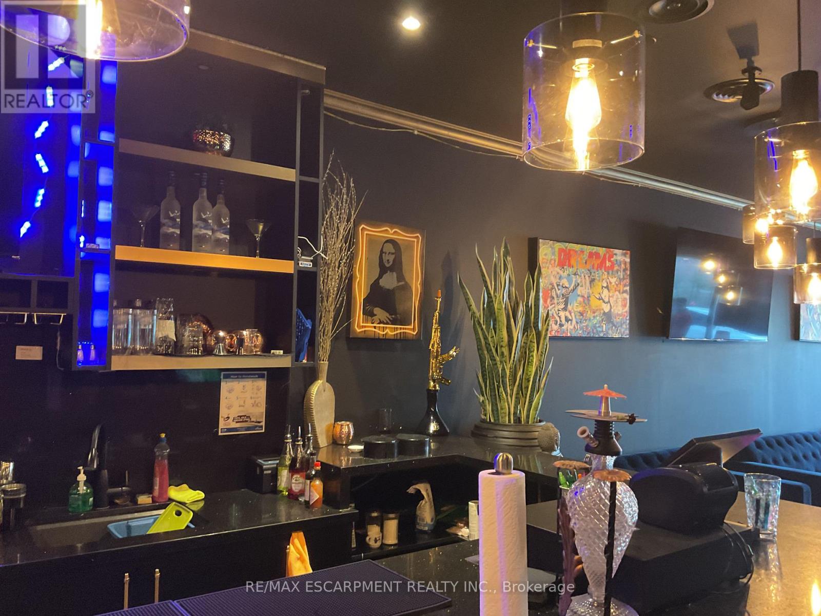 32 Main Street S, Newmarket, Ontario  L3Y 3Y4 - Photo 5 - N12231600