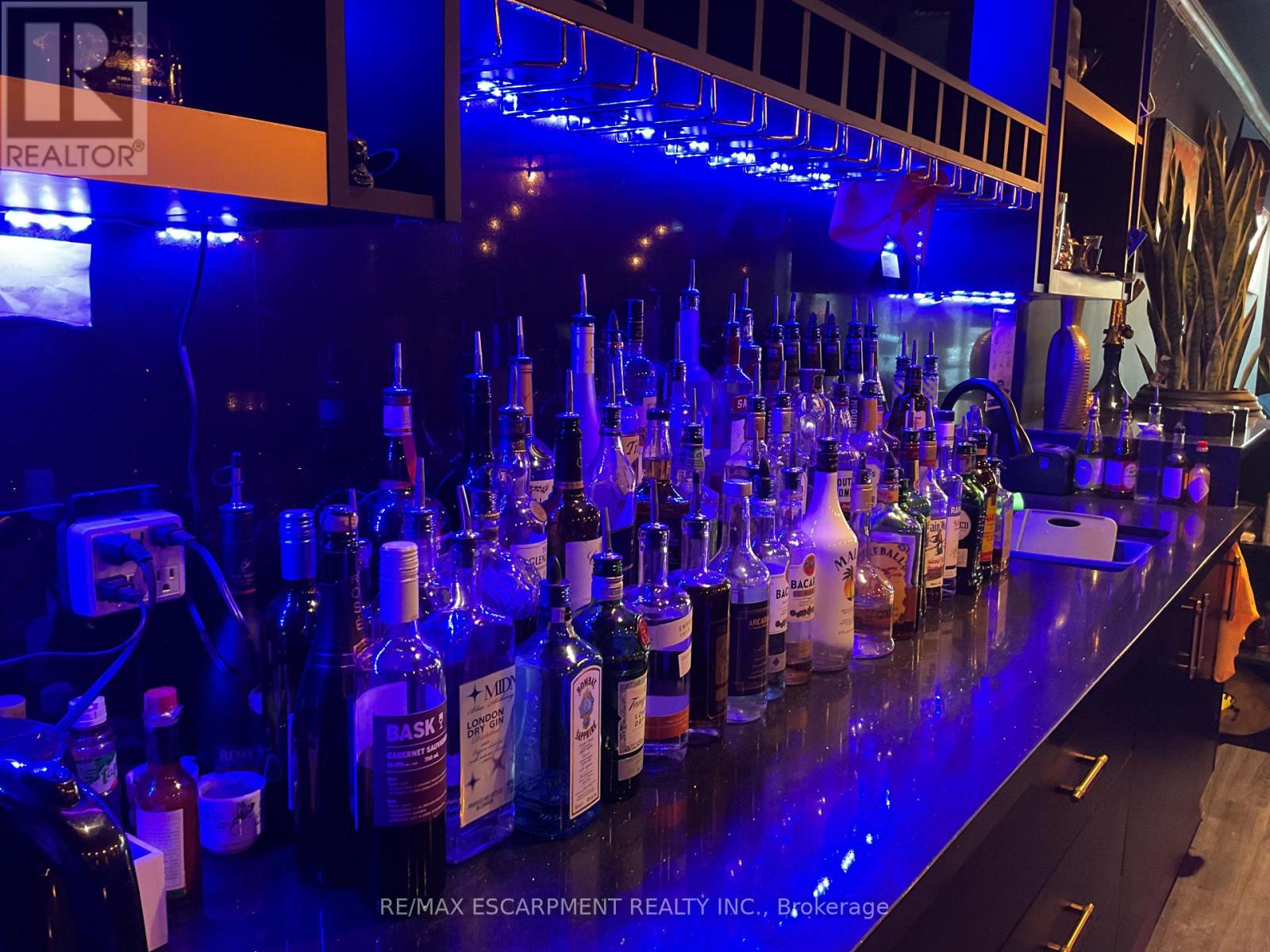 32 Main Street S, Newmarket, Ontario  L3Y 3Y4 - Photo 6 - N12231600