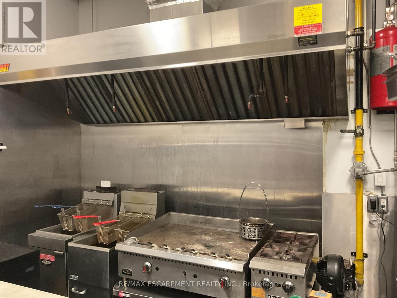 32 Main Street S, Newmarket, Ontario  L3Y 3Y4 - Photo 11 - N12231600