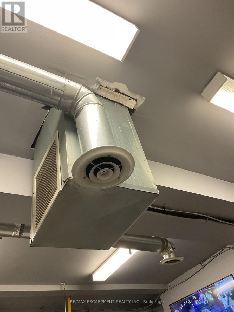 32 Main Street S, Newmarket, Ontario  L3Y 3Y4 - Photo 12 - N12231600