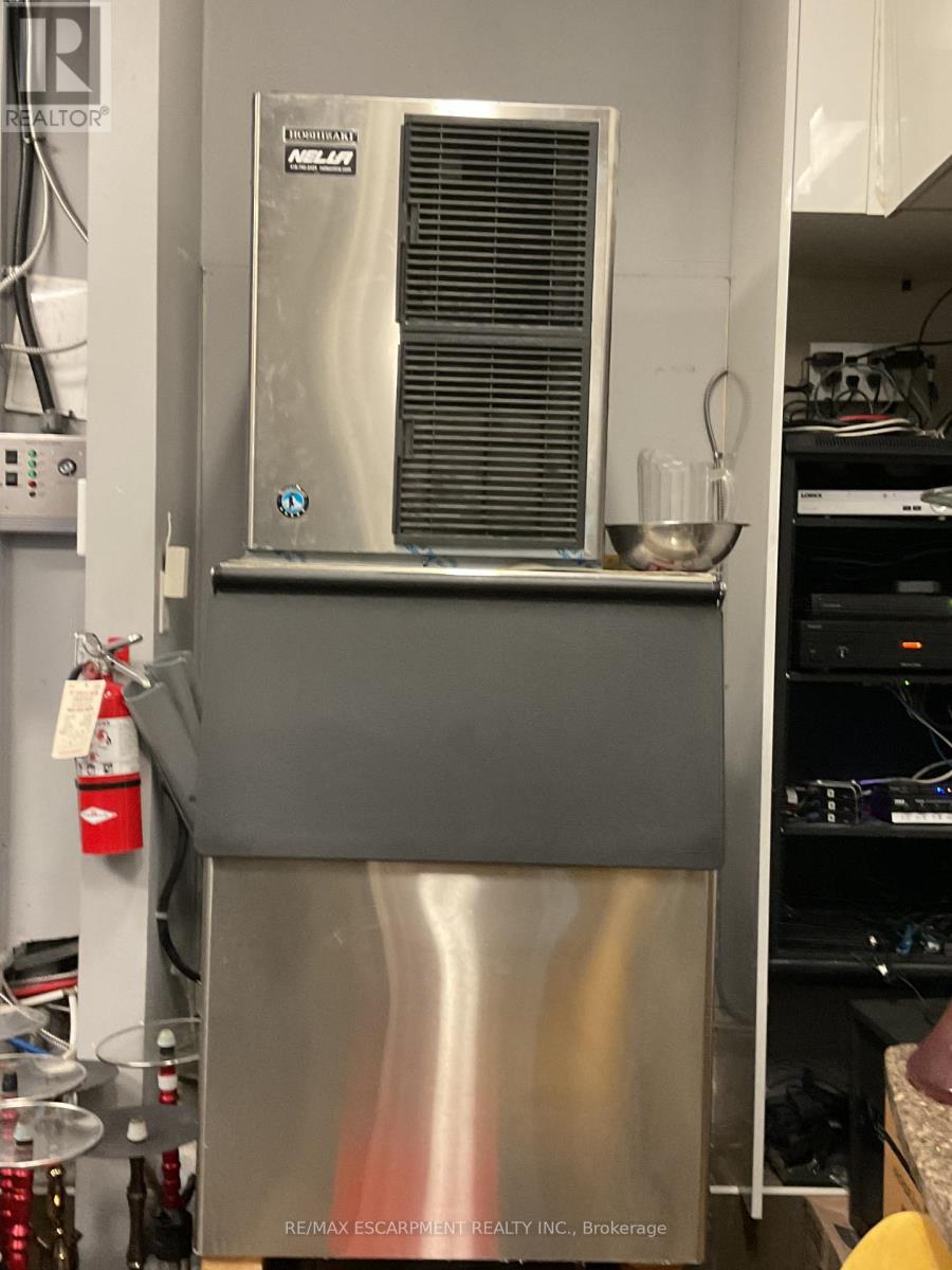 32 Main Street S, Newmarket, Ontario  L3Y 3Y4 - Photo 10 - N12231600