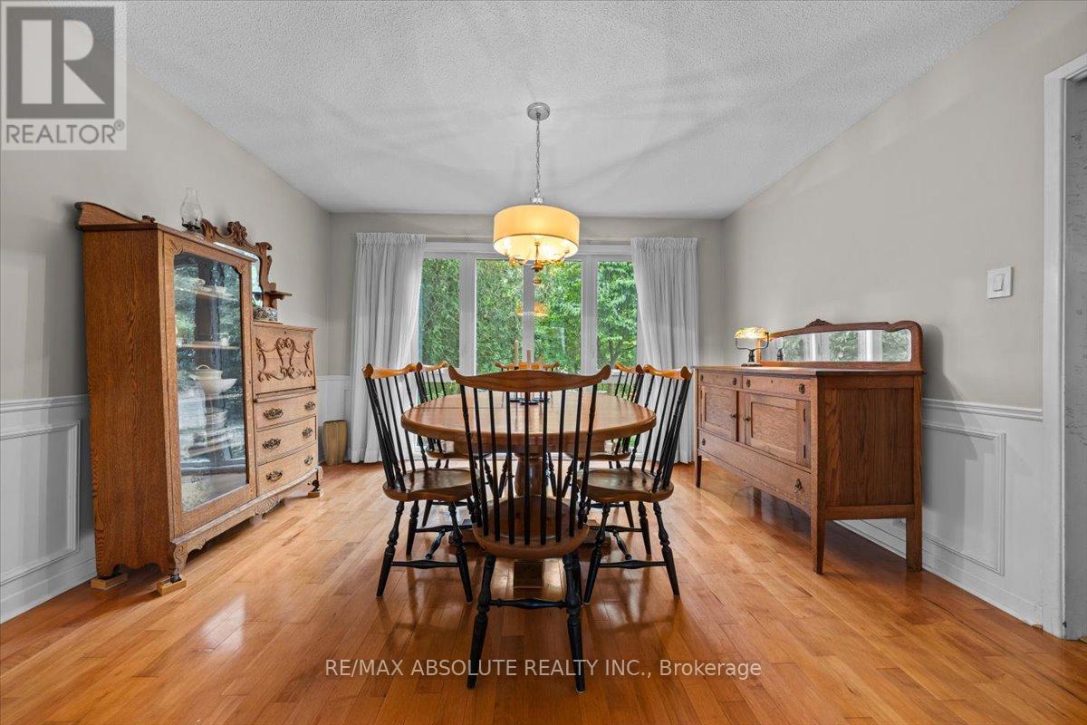 22 Banting Crescent, Ottawa, Ontario  K2K 1P4 - Photo 11 - X12489472