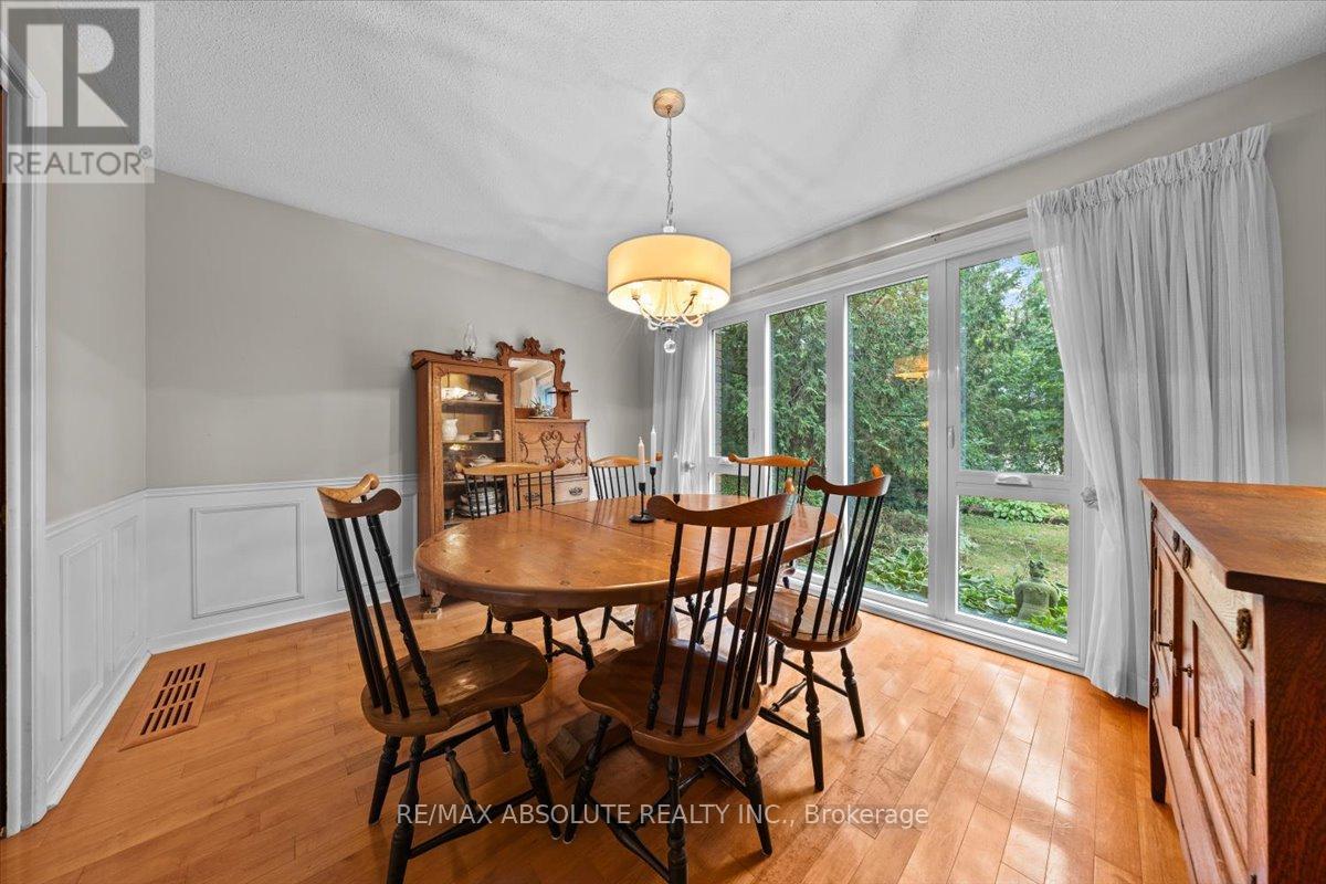 22 Banting Crescent, Ottawa, Ontario  K2K 1P4 - Photo 12 - X12489472