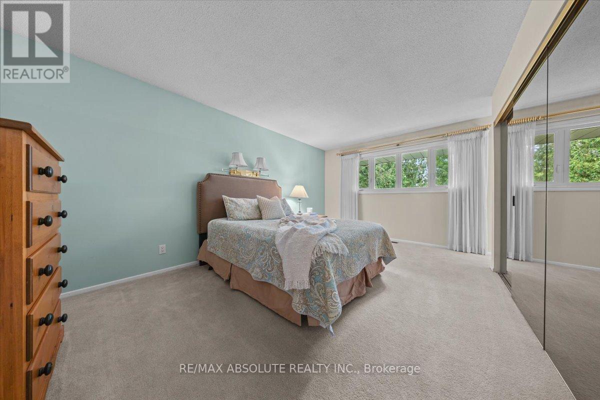 22 Banting Crescent, Ottawa, Ontario  K2K 1P4 - Photo 21 - X12489472