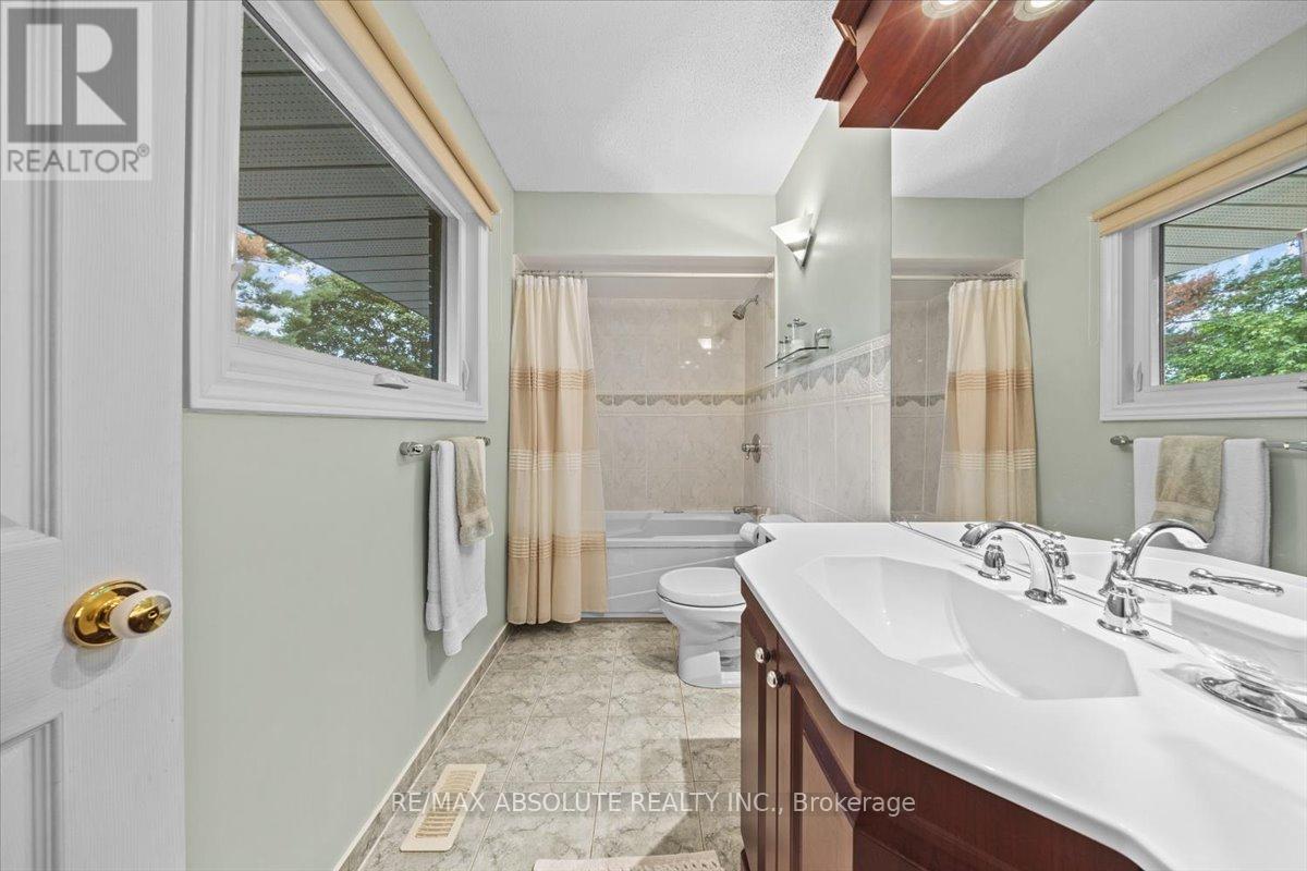 22 Banting Crescent, Ottawa, Ontario  K2K 1P4 - Photo 23 - X12489472