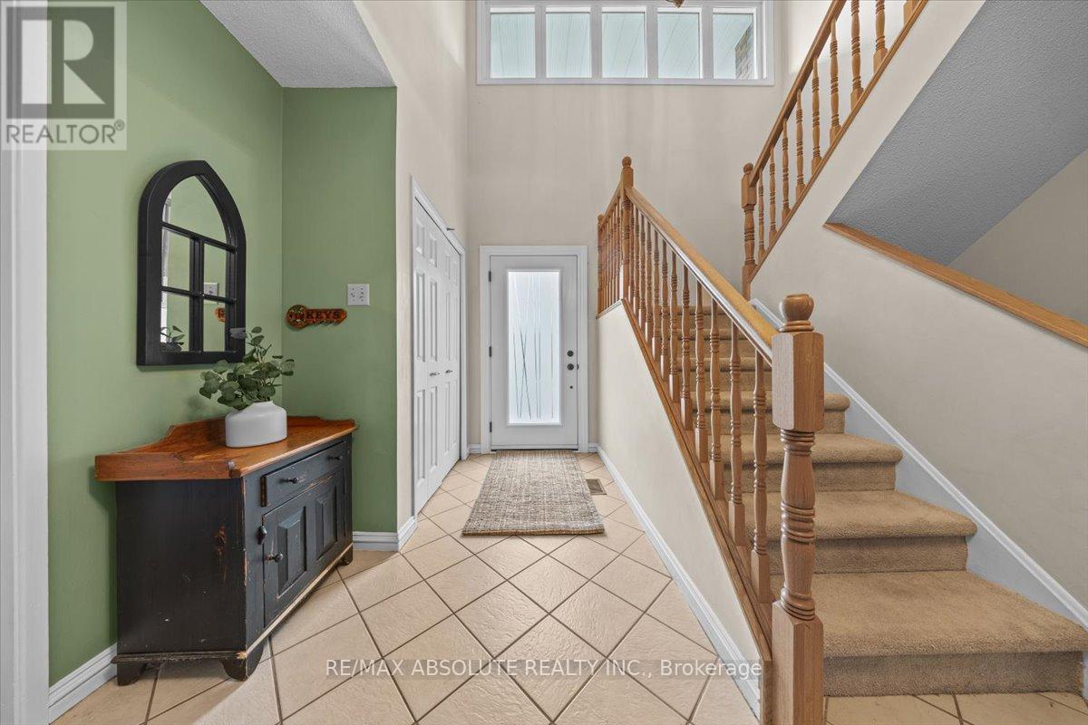 22 Banting Crescent, Ottawa, Ontario  K2K 1P4 - Photo 4 - X12489472