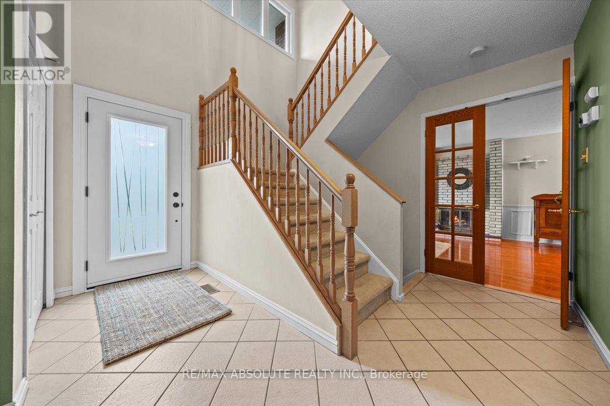 22 Banting Crescent, Ottawa, Ontario  K2K 1P4 - Photo 5 - X12489472