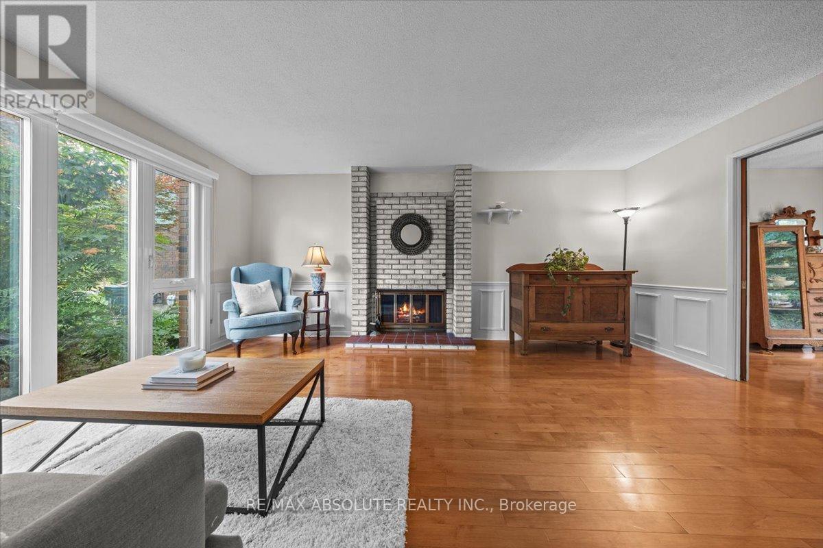 22 Banting Crescent, Ottawa, Ontario  K2K 1P4 - Photo 6 - X12489472