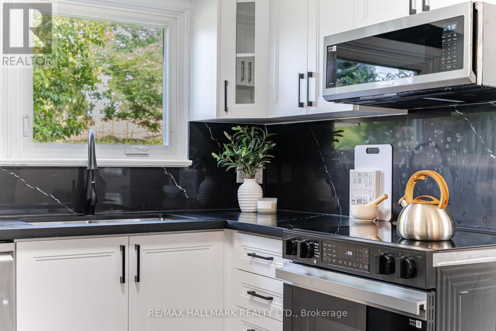 47 Marthclare Avenue, Toronto, Ontario  M3A 1E1 - Photo 19 - C12488522