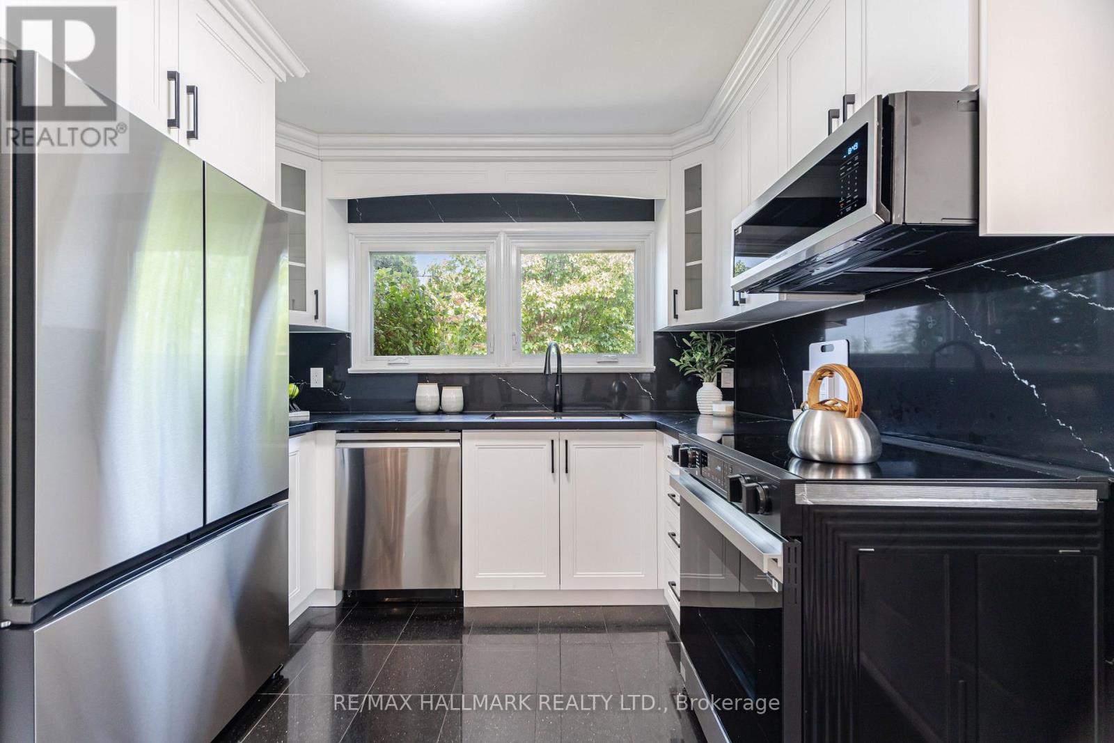 47 Marthclare Avenue, Toronto, Ontario  M3A 1E1 - Photo 18 - C12488522