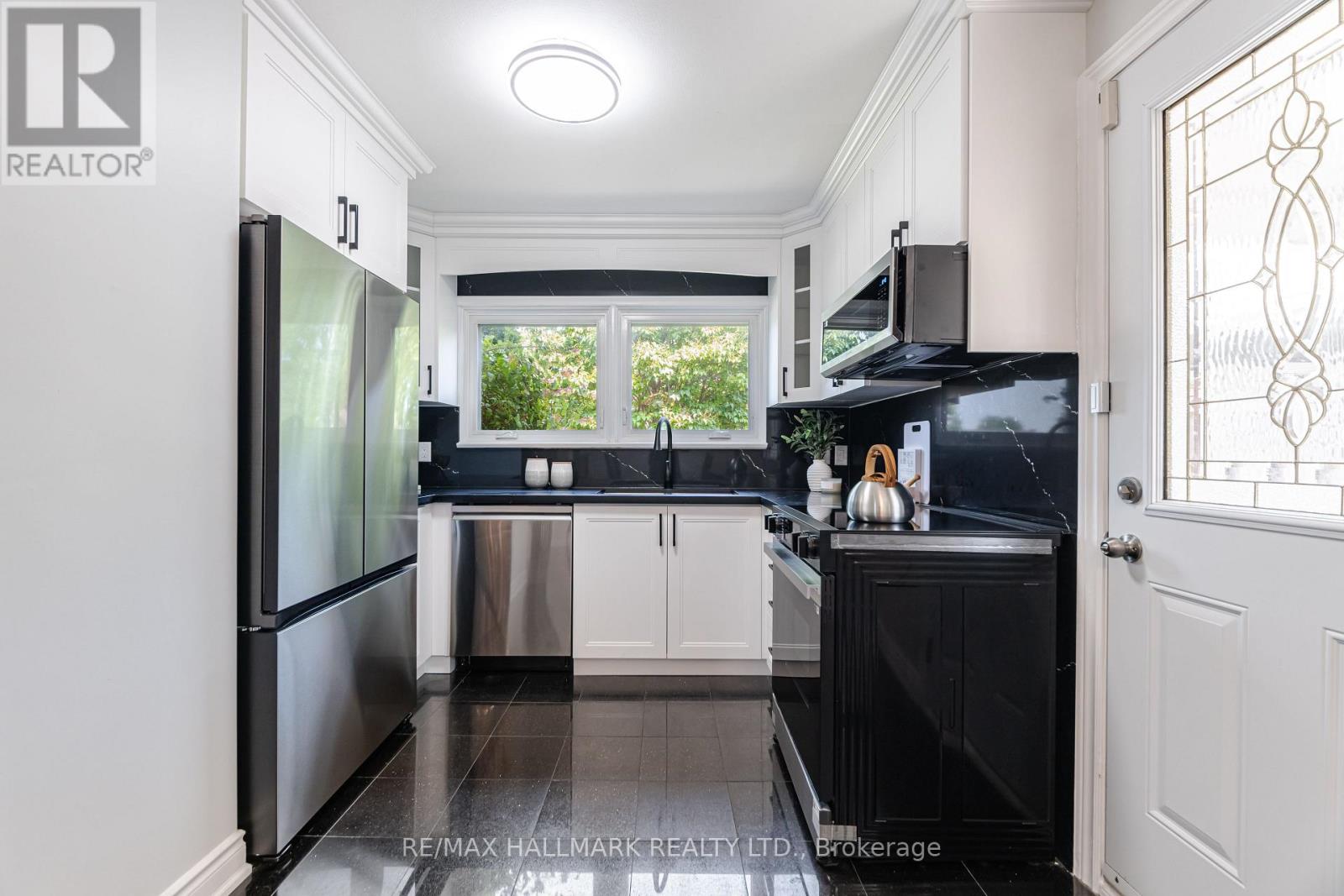 47 Marthclare Avenue, Toronto, Ontario  M3A 1E1 - Photo 17 - C12488522