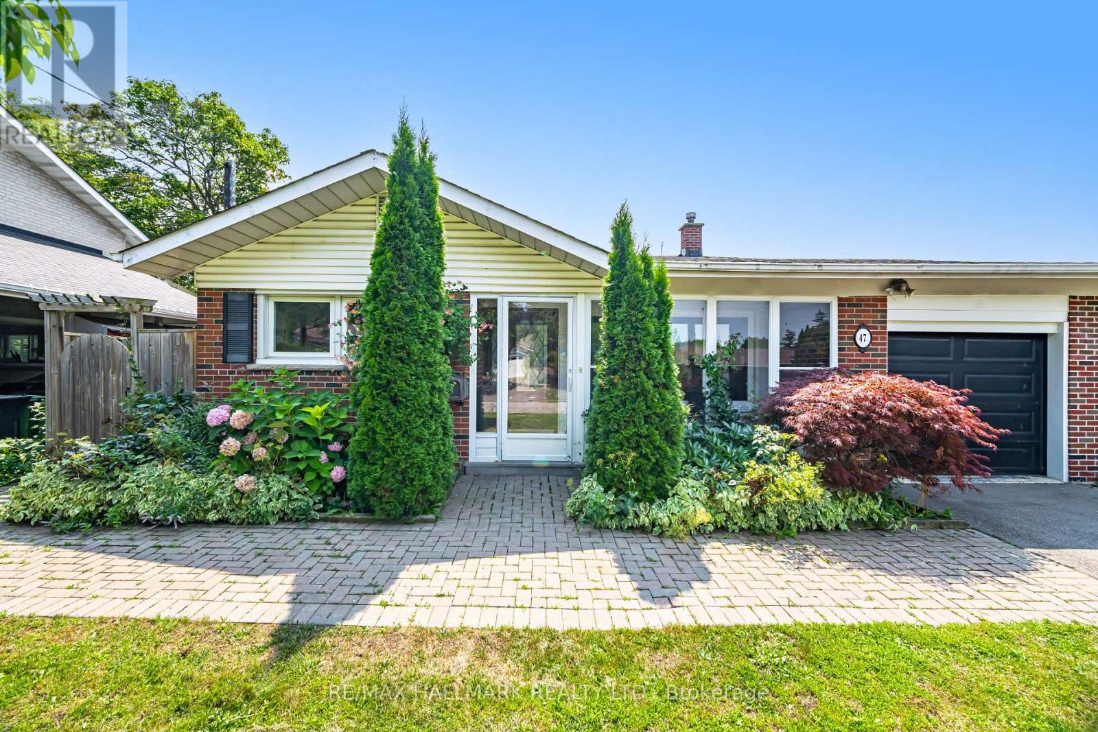 47 Marthclare Avenue, Toronto, Ontario  M3A 1E1 - Photo 3 - C12488522