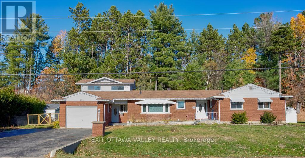 656 BIRCH STREET, Petawawa, Ontario