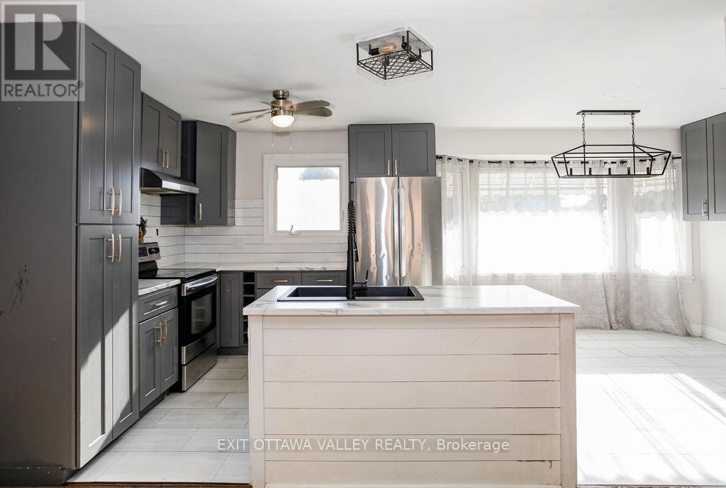 656 Birch Street, Petawawa, Ontario  K8A 7K6 - Photo 10 - X12489480