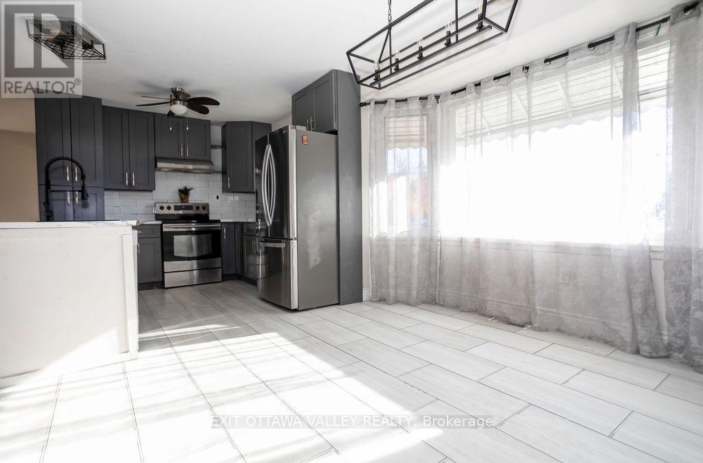 656 Birch Street, Petawawa, Ontario  K8A 7K6 - Photo 11 - X12489480