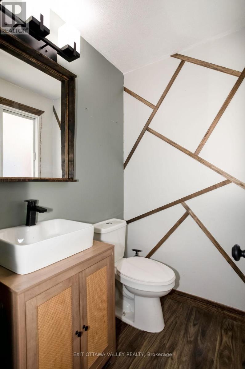 656 Birch Street, Petawawa, Ontario  K8A 7K6 - Photo 13 - X12489480